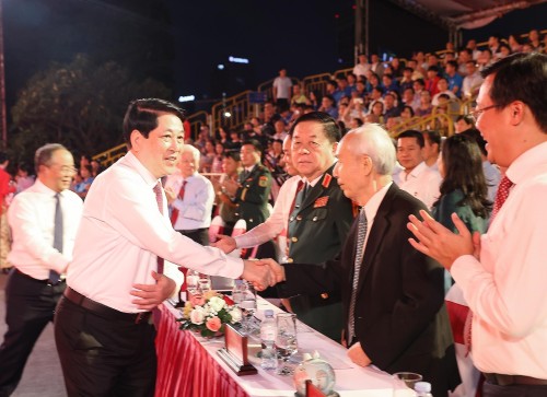 Lãnh đạo Đảng, Nhà nước dự Chương trình cầu truyền hình "Hai tay xây dựng một sơn hà” - ảnh 3