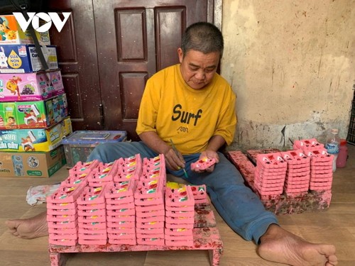 ​ Rộn ràng làng nghề làm tượng ông Táo dịp Tết ở Huế - ảnh 2