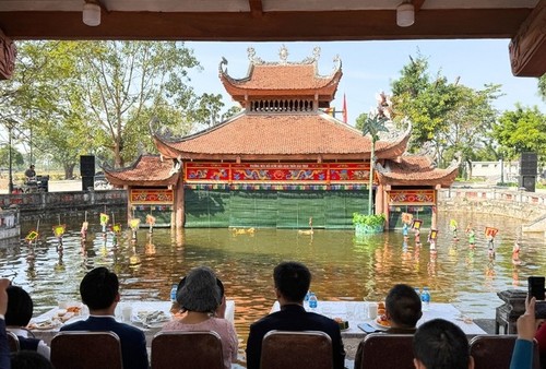 Giữ hồn làng Việt qua sân khấu rối nước Đào Thục - ảnh 1