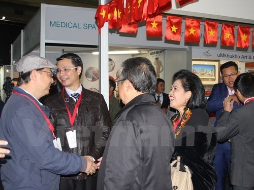 Vietnamese goods showcased in South Africa - ảnh 1