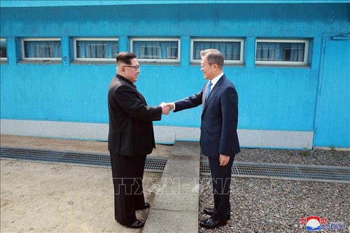 Two Koreas mark Moon-Kim summit anniversary with different tones - ảnh 1