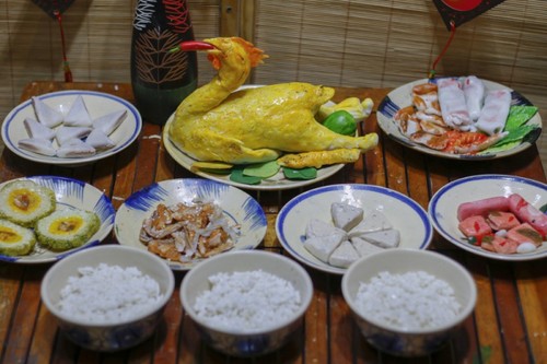 Unique Tet trays showcase national delicacies made from clay - ảnh 3