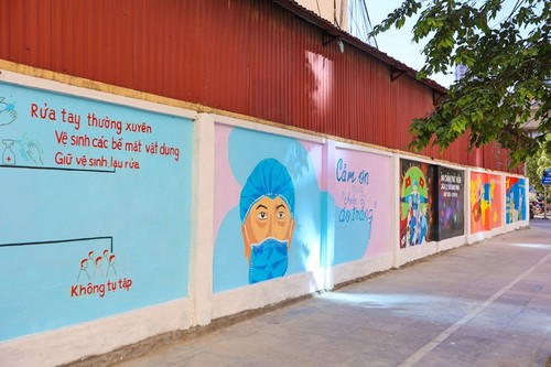 Murals in Hanoi convey message of fighting Covid-19 - ảnh 6