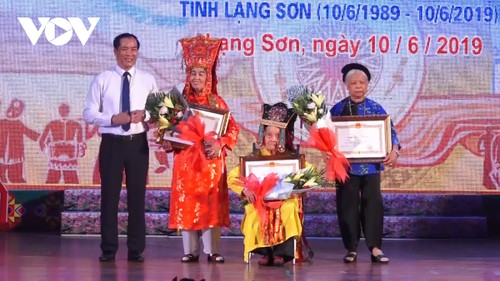 100-year-old artisan dedicated to performing Then singing  - ảnh 2