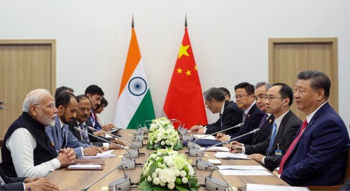 Indian and Chinese leaders agree to boost bilateral ties  - ảnh 1