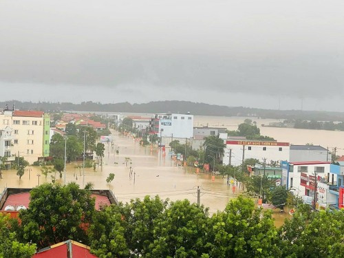 Flood triggered by Trami storm submerges 15,000 homes in Quang Binh  - ảnh 1