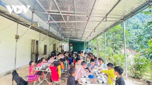 Devoted teacher cooks up a future for Thanh Hoa’s border children  - ảnh 1