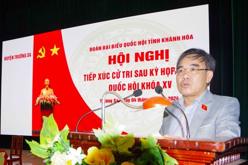 National Assembly deputies meet with voters in Truong Sa  - ảnh 1