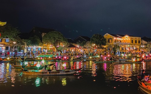 Top 10 domestic destinations loved by Vietnamese for Valentine's Day - ảnh 1