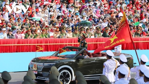 State-level rehearsal of grand parade for 50th anniversary of national reunification  - ảnh 10