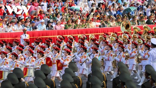 State-level rehearsal of grand parade for 50th anniversary of national reunification  - ảnh 6