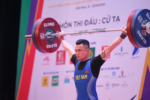 Vietnamese weightlifter wins first gold medal at 2025 Asian Weightlifting Championships - ảnh 1