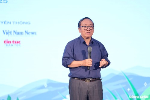 Composer Pham Tuyen honored with Cricket Arts Award - ảnh 2