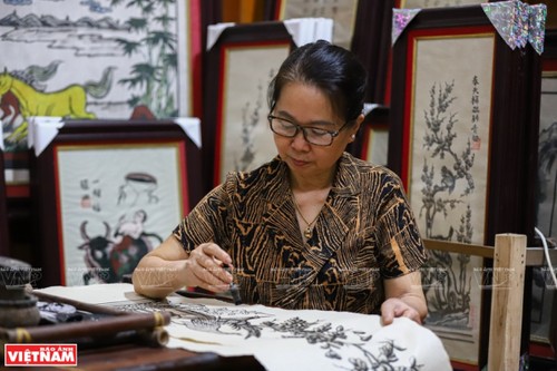 Vietnam showcases Dong Ho folk paintings in Paris, seeks UNESCO recognition - ảnh 3