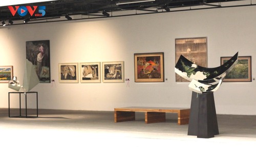 Youth Fine Arts Festival 2024 showcases creativity and talent of Vietnamese  artists - ảnh 1