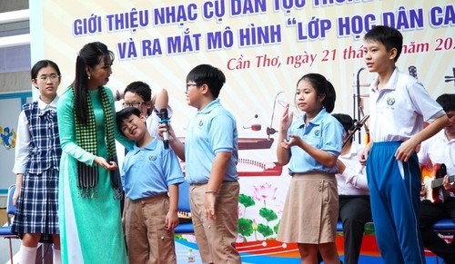 Free class spreads love for folk music among Can Tho students  - ảnh 2