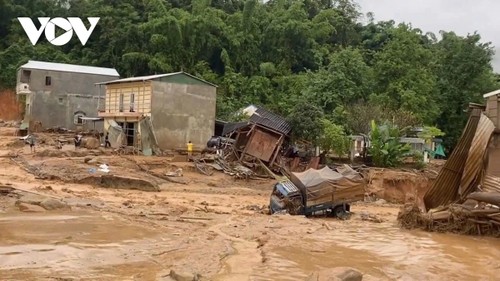 Heavy rain and floods leave 3 dead and 3 missing - ảnh 1