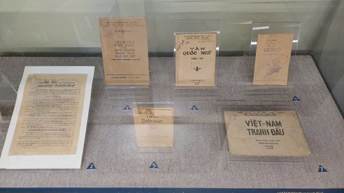 Exhibition “Popular Education – Lighting the Future” marks National Day - ảnh 1