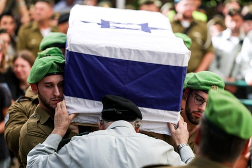 Israel, Hamas trade blame over truce violations amid delay in return of dead hostages - ảnh 1