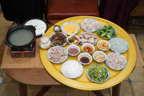 A taste of Hanoi: Where every dish meets its perfect dip  - ảnh 4