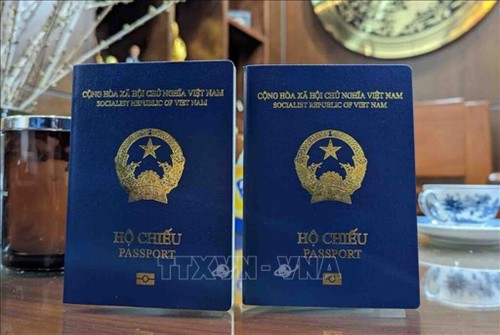 Vietnamese passport rises 2 spots in global ranking - ảnh 1