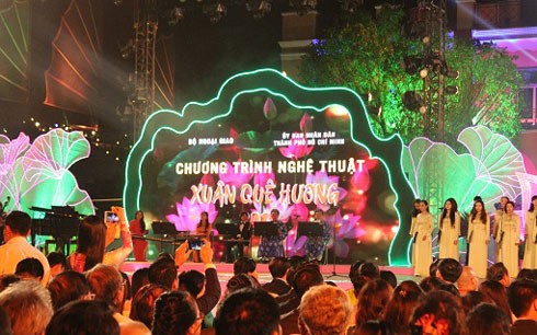 "Xuân quê hương 2015 - Tổ quốc vinh quang" - Thông điệp của hòa hợp và đoàn kết - ảnh 1