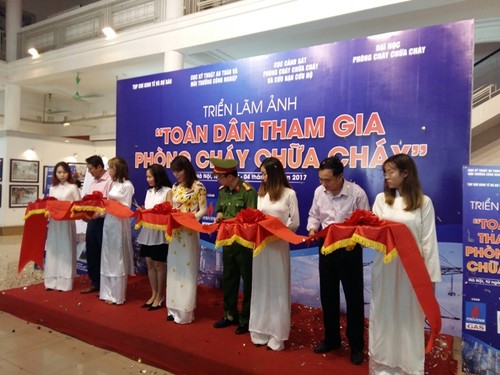 Triển lãm “Toàn dân tham gia phòng cháy chữa cháy” - ảnh 1