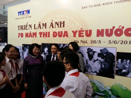 Khai mạc triển lãm ảnh 70 năm thi đua yêu nước - ảnh 2