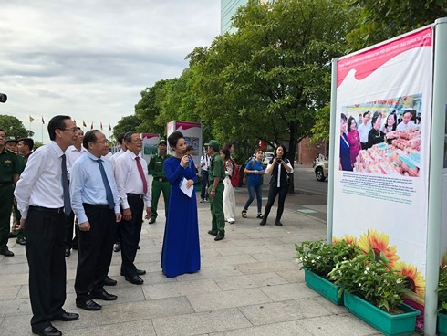 Triển lãm ảnh kỷ niệm 70 năm ngày Chủ tịch Hồ Chí Minh ra lời kêu gọi thi đua ái quốc  - ảnh 1