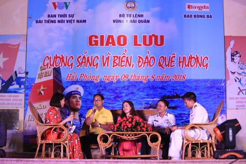 Giao lưu “Gương sáng vì biển, đảo quê hương” - ảnh 1