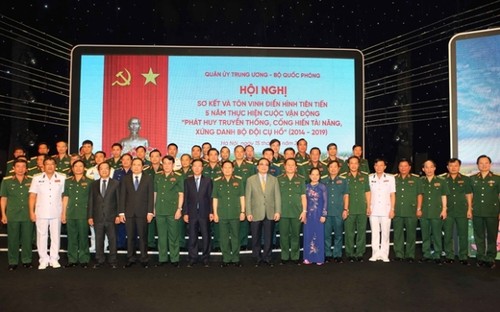 Tôn vinh các điển hình trong Cuộc vận động “Phát huy truyền thống, cống hiến tài năng, xứng danh Bộ đội Cụ Hồ” - ảnh 1