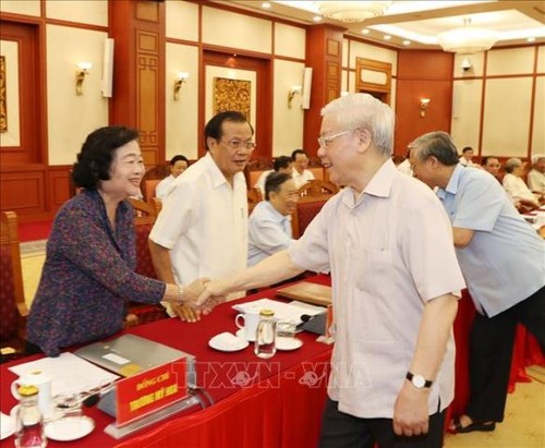 Các nguyên lãnh đạo Đảng, Nhà nước góp ý vào dự thảo Báo cáo chính trị,dự thảo Báo cáo 10 năm thực hiện Cương lĩnh 2011 - ảnh 1