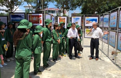 Triển lãm và trưng bày tư liệu “Hoàng Sa, Trường Sa của Việt Nam - những lịch sử và pháp lý” tại Quảng Ngãi - ảnh 1