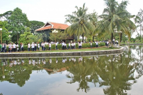 Các điểm du lịch Việt Nam nhộn nhịp trong các ngày Tết - ảnh 1