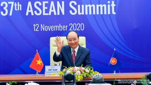 Phiên họp toàn thể Hội nghị cấp cao ASEAN lần thứ 37: cam kết mạnh mẽ trong việc xây dựng thành công Cộng đồng ASEAN - ảnh 1