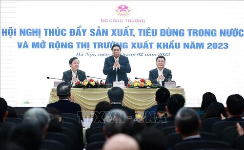 Thủ tướng dự Hội nghị thúc đẩy sản xuất, tiêu dùng trong nước và mở rộng thị trường xuất khẩu năm 2023 - ảnh 1