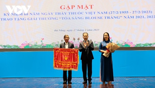 Đà Nẵng: Trao giải thưởng “Tỏa sáng Blouse trắng” tri ân y, bác sỹ - ảnh 1