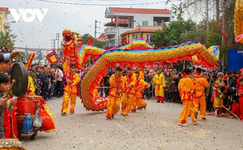 Nhiều hoạt động sôi nổi nhằm gìn giữ và phát huy các lễ hội văn hóa  - ảnh 1