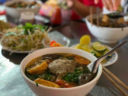 Bún riêu Hai Khiêm Côn Đảo: đậm đà hương vị khó quên - ảnh 3