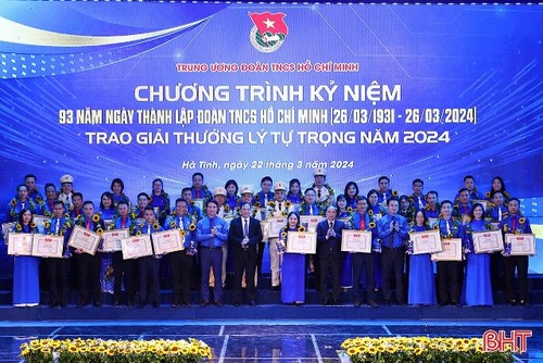 Vinh danh 100 cán bộ đoàn tiêu biểu trên toàn quốc - ảnh 1