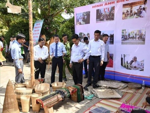 Công bố Nghề đan gùi và Nghề dệt thổ cẩm của người S’tiêng là di sản văn hóa phi vật thể quốc gia - ảnh 1