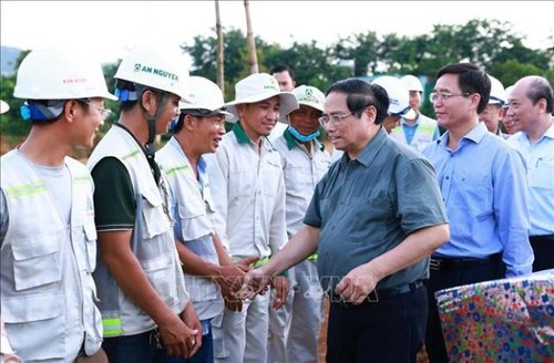 Thủ tướng Phạm Minh Chính đi thị sát Dự án đường bộ cao tốc Khánh Hòa - Buôn Ma Thuột - ảnh 1