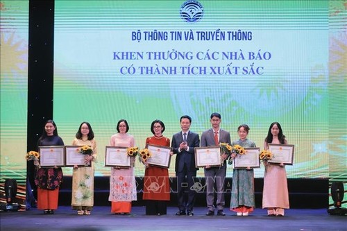 Lễ trao Giải thưởng Sách Quốc gia lần thứ VII năm 2024 - ảnh 2