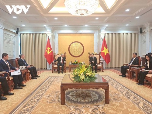 Chánh án Tòa án nhân dân Tối cao Lê Minh Trí tiếp Viện trưởng Viện Kiểm sát tối cao Azerbaijan - ảnh 1