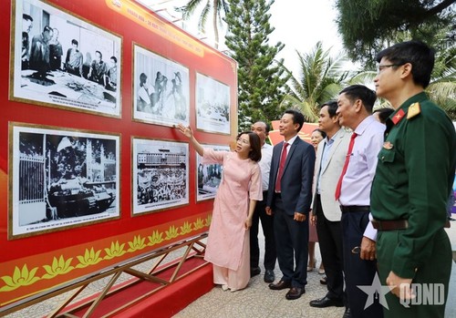 Triển lãm ảnh “Khánh Hòa - 50 năm thành tựu và phát triển“ - ảnh 1