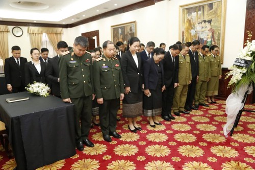 Đại sứ quán Lào tại Việt Nam mở sổ tang, tổ chức lễ viếng Đồng chí  Khamtay Siphandone - ảnh 3