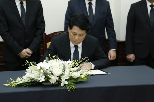 Đại sứ quán Lào tại Việt Nam mở sổ tang, tổ chức lễ viếng Đồng chí  Khamtay Siphandone - ảnh 1