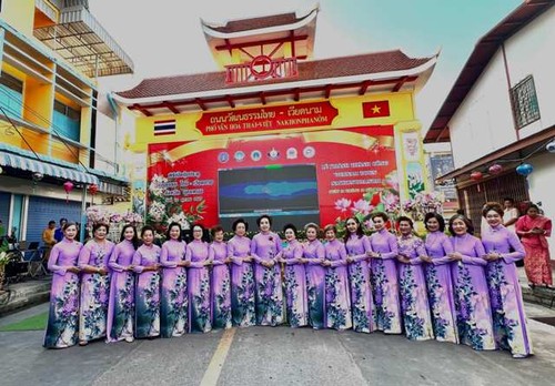 Ông Đinh Khắc Cử: chung sức cùng quê hương, gìn giữ văn hóa nơi xa xứ - ảnh 2