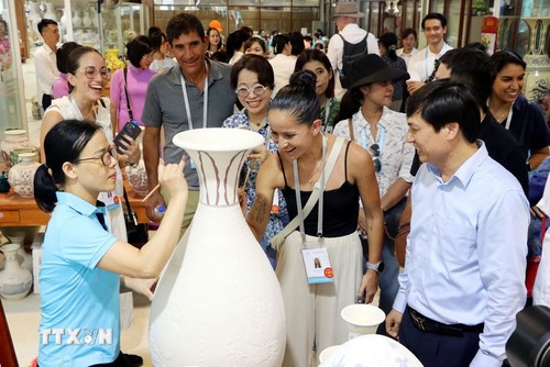 Gốm Chu Đậu quảng bá văn hóa Việt tại Kỳ họp ABAC III - ảnh 1
