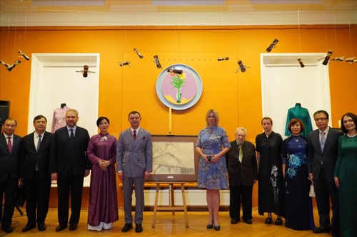 75 năm quan hệ Việt Nam-Nga: Triển lãm tranh “Thầy-Trò: Giai điệu một con đường“ - ảnh 2